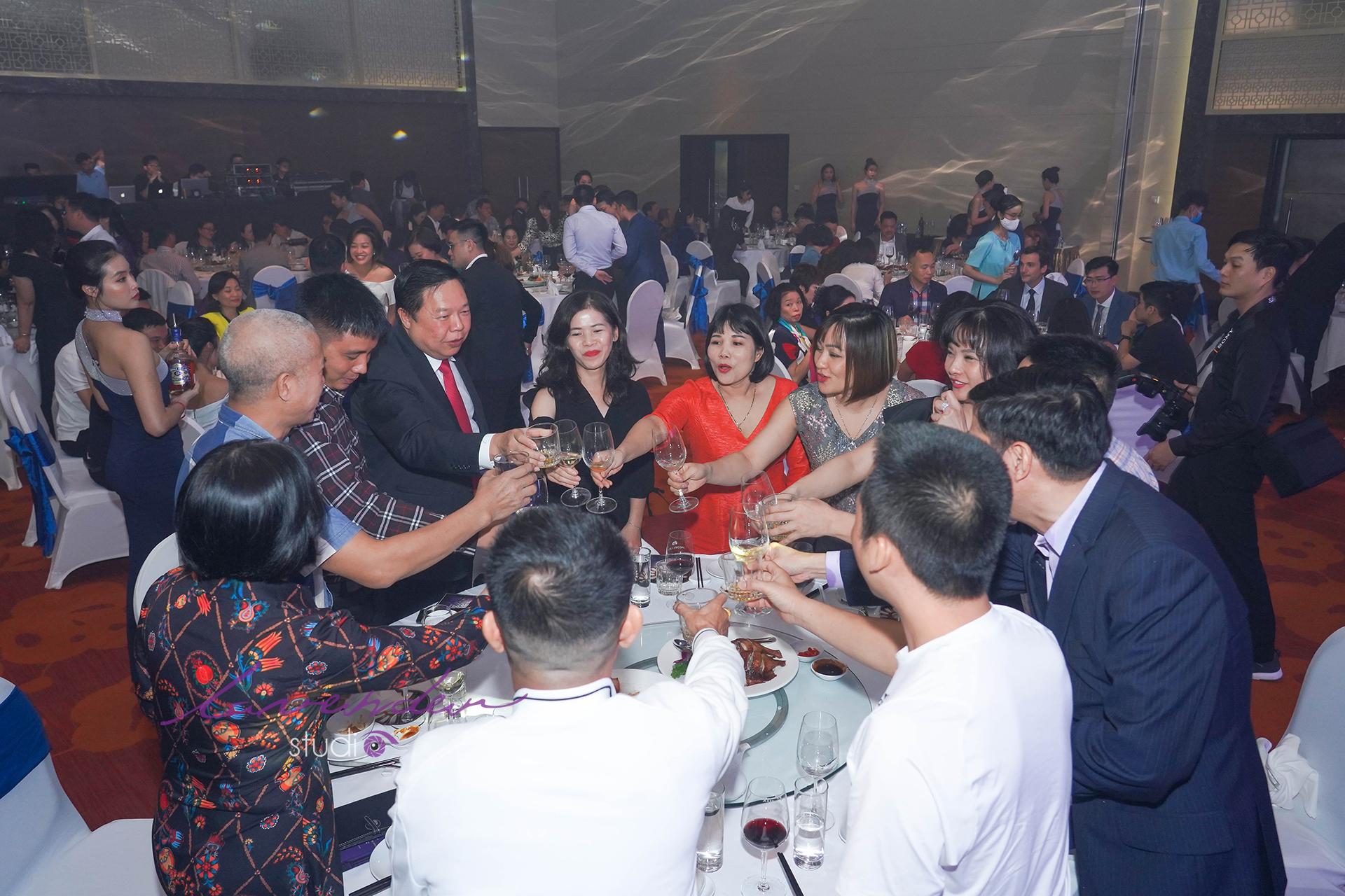 Các tiêu chí đánh giá chất lượng ảnh chụp sự kiện year end party ở hà nội