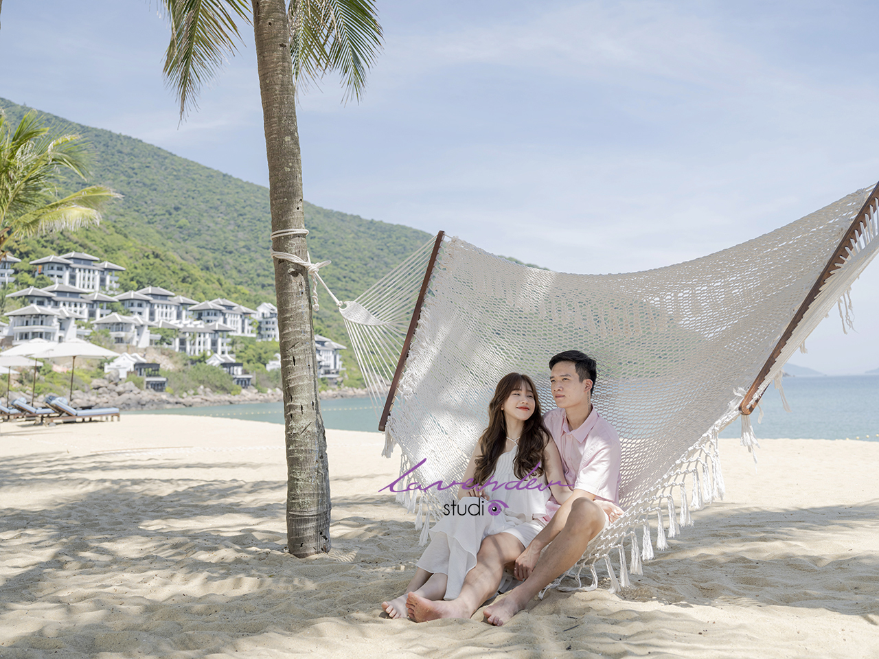 Giá thuê dịch vụ chụp ảnh couple du lịch biển Đà nẵng hiện nay