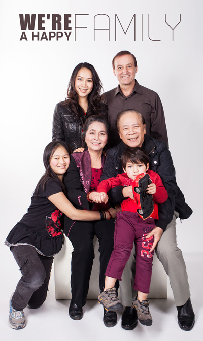 Bạn muốn tạo ra những bức ảnh gia đình đẹp nhất tại Hà Nội? Hãy đến với chúng tôi để được thử thách sự sáng tạo của đội ngũ chụp ảnh chuyên nghiệp. Với kinh nghiệm và sự am hiểu về khoa học chụp ảnh, bức ảnh gia đình của bạn sẽ trở nên đẹp, sáng tạo và nâng tầm bởi vẻ đẹp tổng thể của Hà Nội.