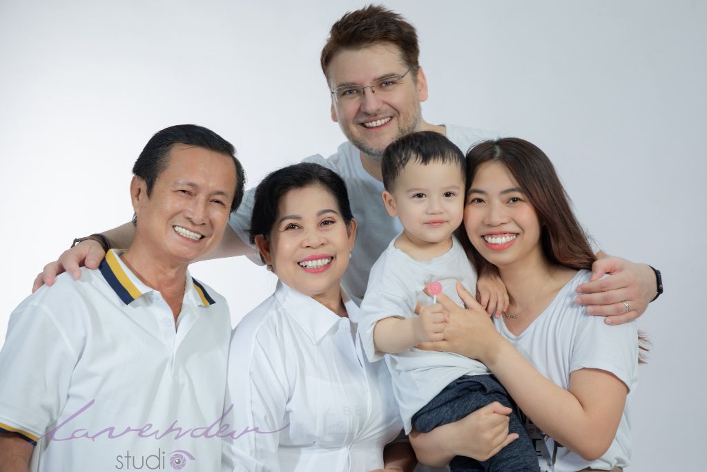 Bạn đang tìm kiếm một studio chụp ảnh gia đình tại Hà Nội? Lavender studio chụp ảnh gia đình tại Hà Nội sẽ mang đến cho bạn những bức hình đẹp nhất với không gian chụp hình đầy sáng tạo, chất lượng ảnh tốt nhất và dịch vụ tận tâm